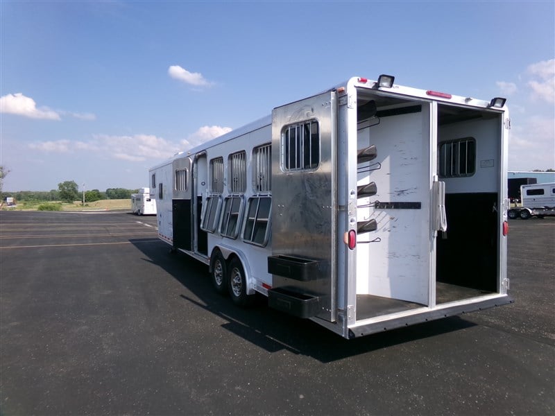 2005 Featherlite 8414 4 horse living quarter