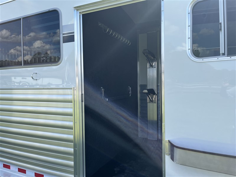 Trailer Photo 11
