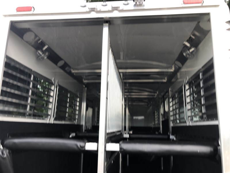 Trailer Photo 8