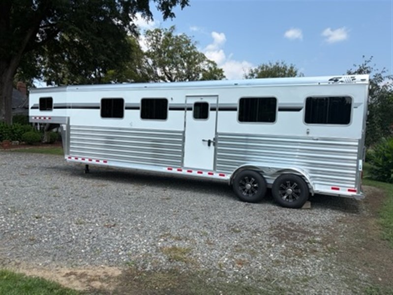 2027 4 Star 4 Horse H to H - Makes Box Stalls 