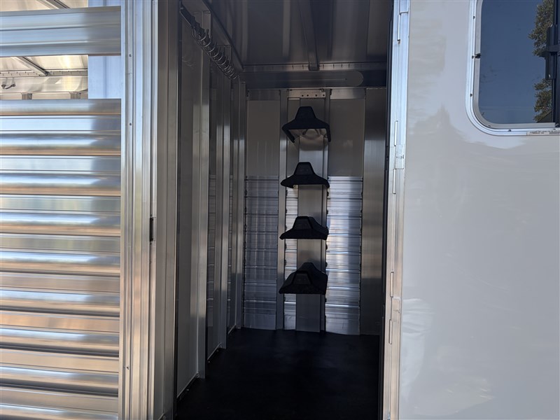Trailer Photo 6