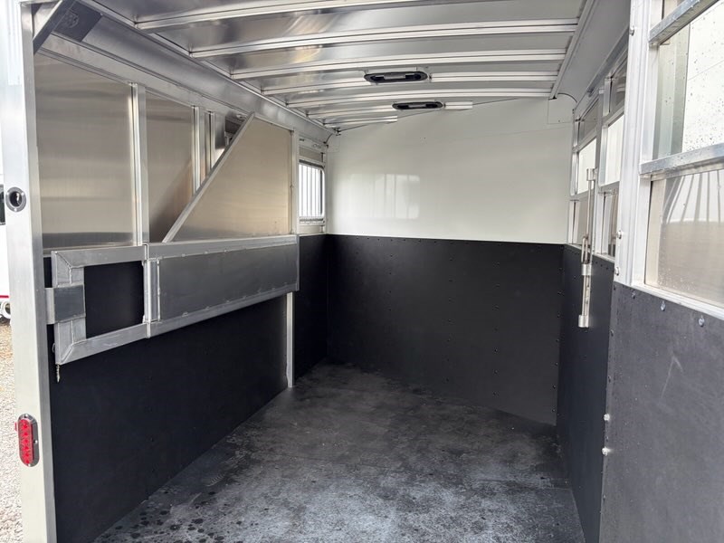 Trailer Photo 7