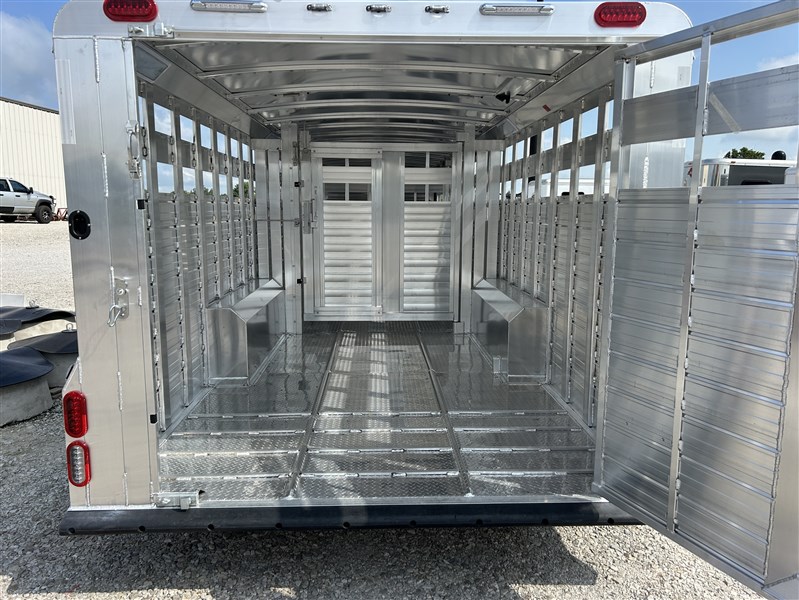 Trailer Photo 7