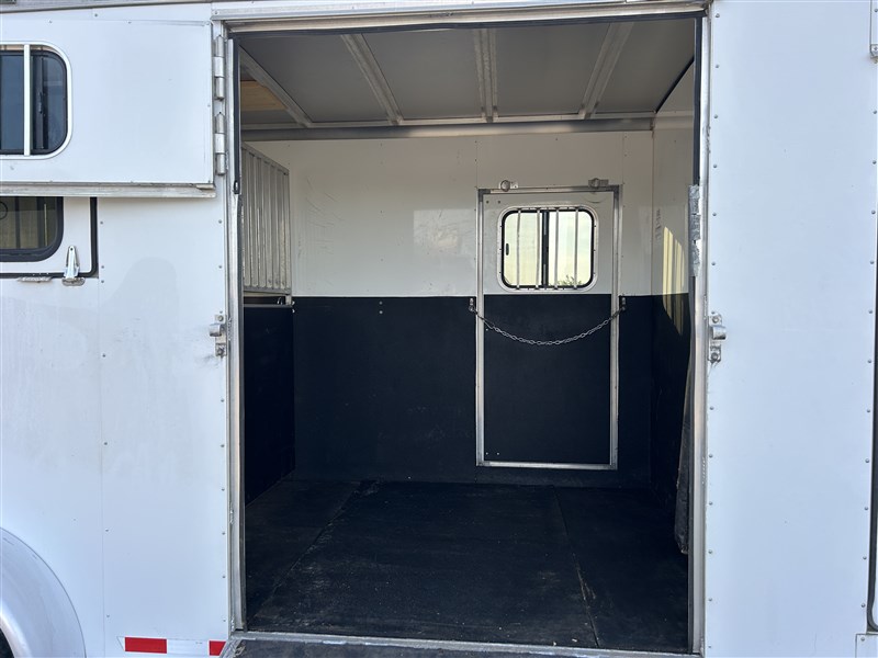 Trailer Photo 12