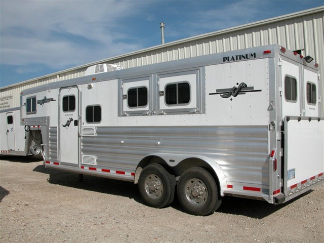 2009 Platinum Coach 2 Horse Custom LQ