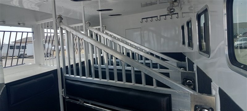 Trailer Photo 8