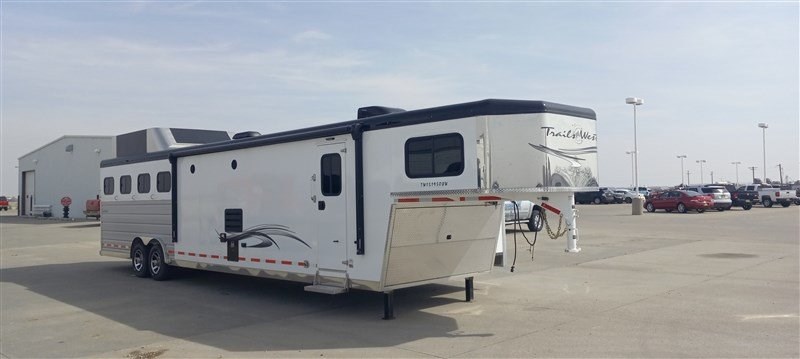 2023 Trails West sierra 4 horse 15x19 lq / slide out