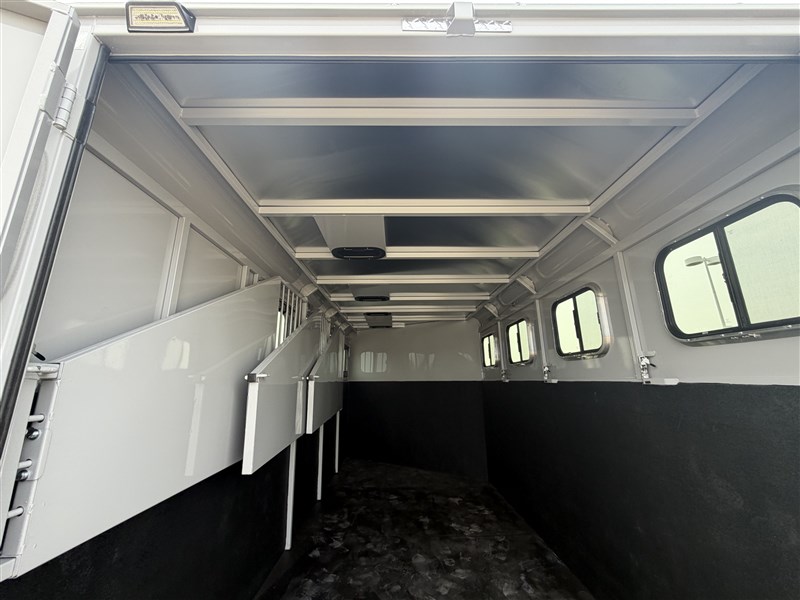 Trailer Photo 11