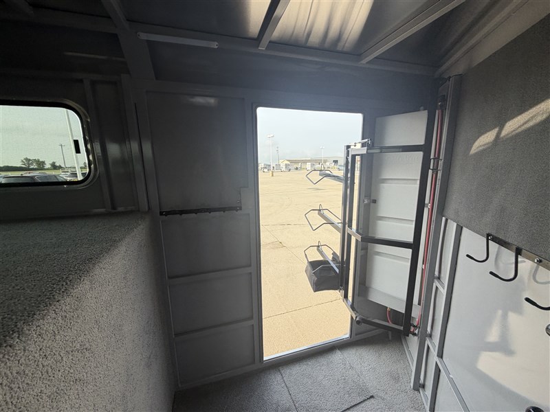 Trailer Photo 18