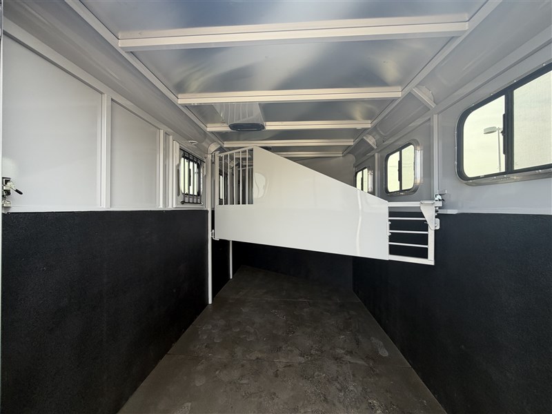 Trailer Photo 9