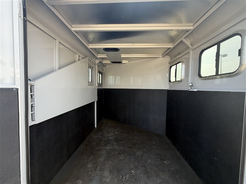 Trailer Photo 9
