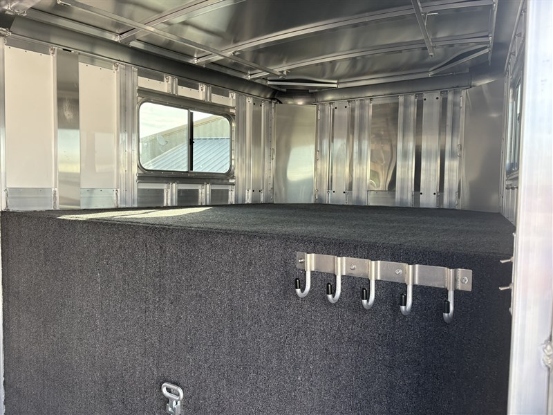 2026 Elite 5 horse double door trainers trailer