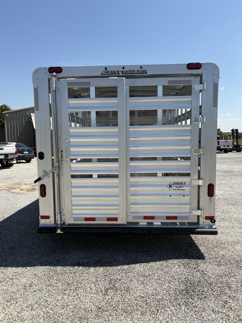 2026 Elite 32' livestock stock trailer 8'w 7't 17.5 tires