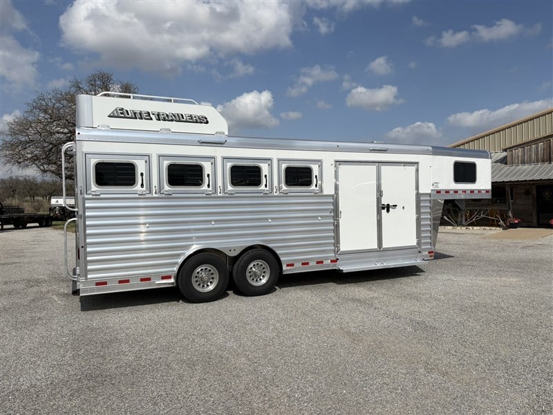 2027 Elite 4 horse trainers tack