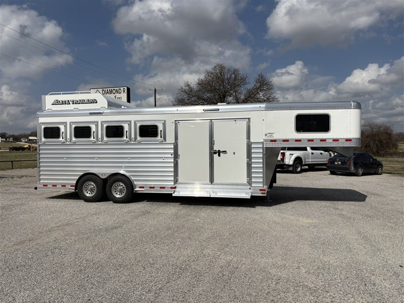 2027 Elite 4 horse trainers tack