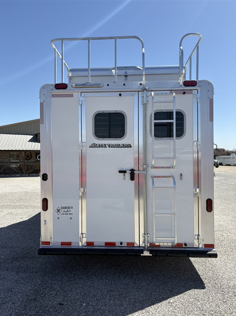 2027 Elite 8 horse trainers trailer
