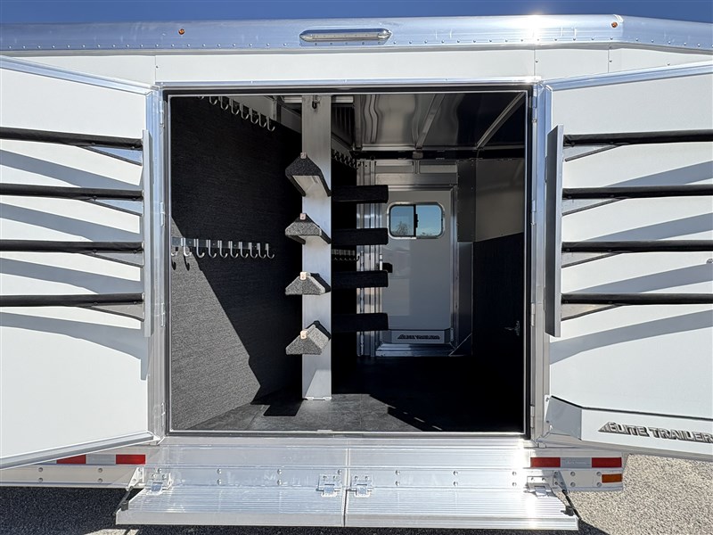 2027 Elite 8 horse trainers trailer