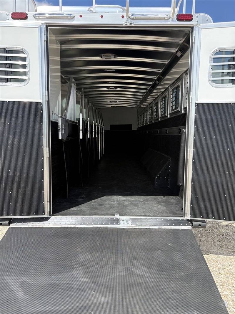 Trailer Photo 15