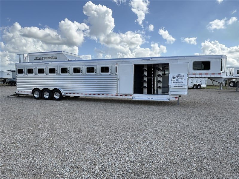 2027 Elite 9 horse trainers trailer