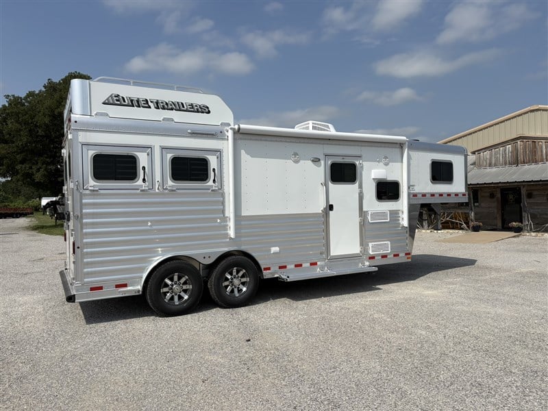 Trailer Photo 15