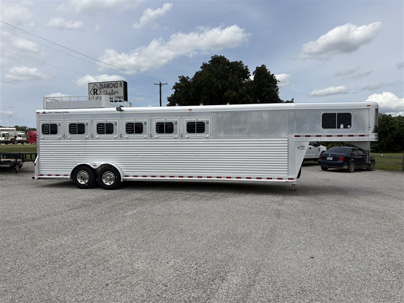 2008 Elite 6 horse trailer - mangers