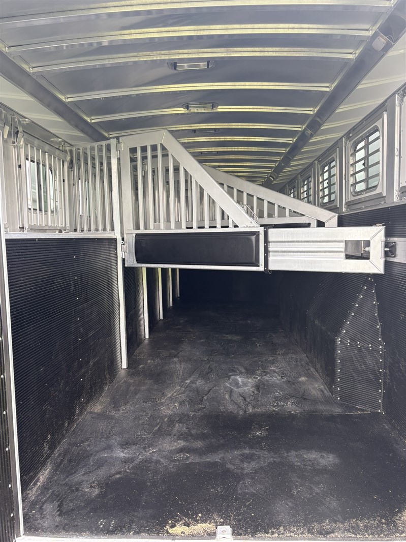 Trailer Photo 16