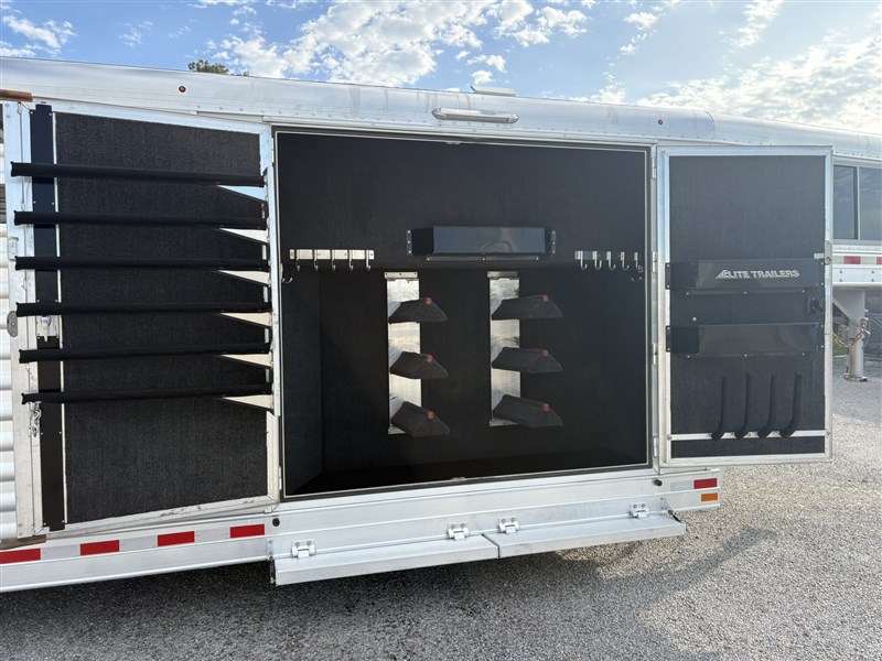 2023 Elite 5 horse stock combo double door tack