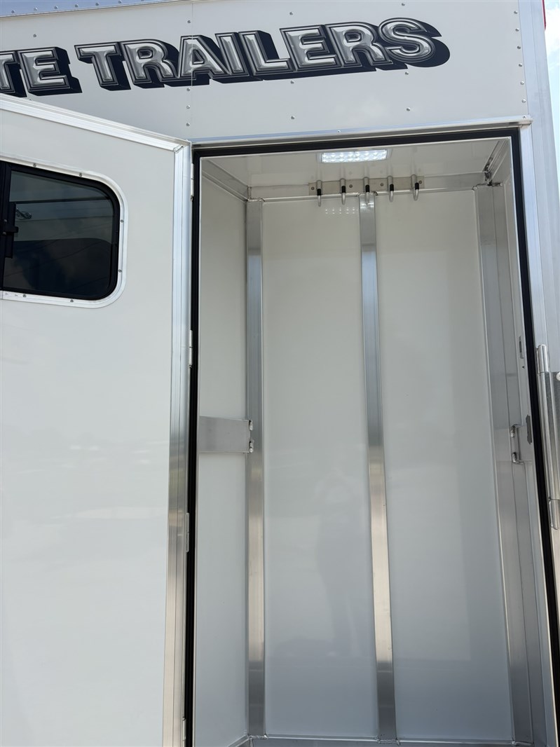 Trailer Photo 11