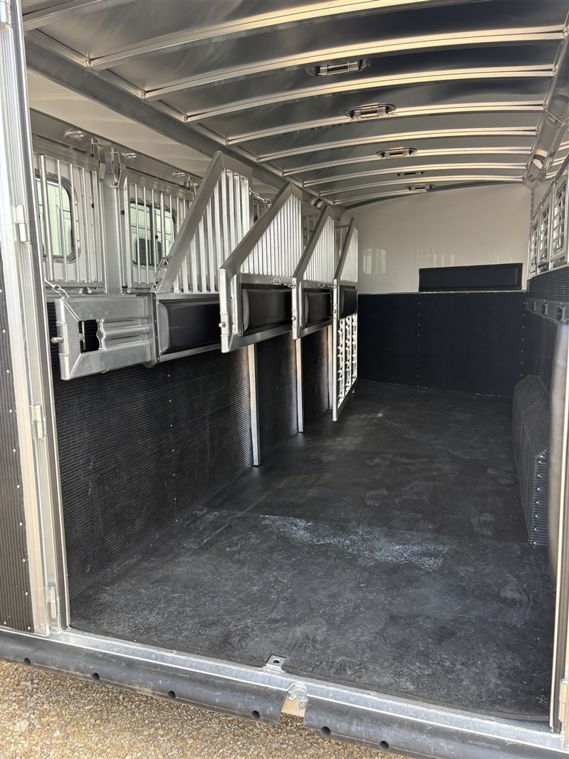 Trailer Photo 11