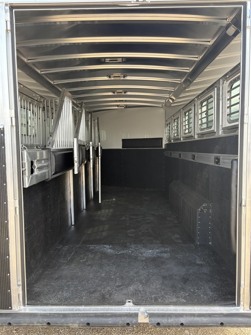 Trailer Photo 10