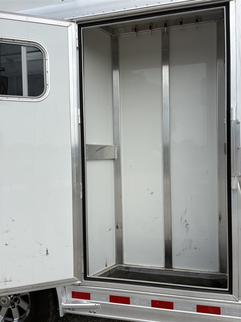 Trailer Photo 8