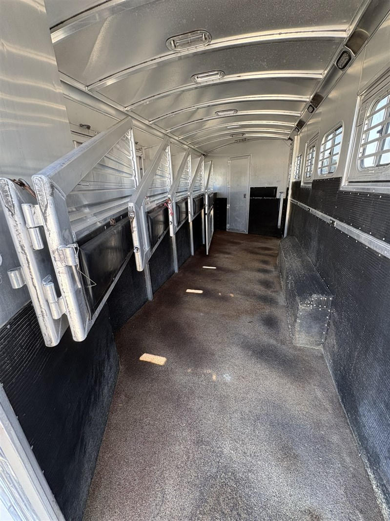 Trailer Photo 7