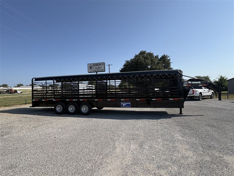 2026 Gooseneck 32' LIVESTOCK - HYDRAULIC JACK - RUBBER FLOOR