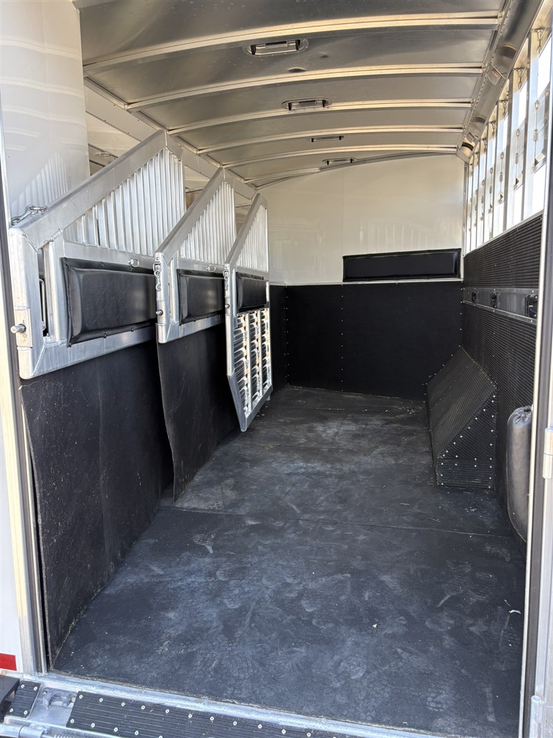 Trailer Photo 19