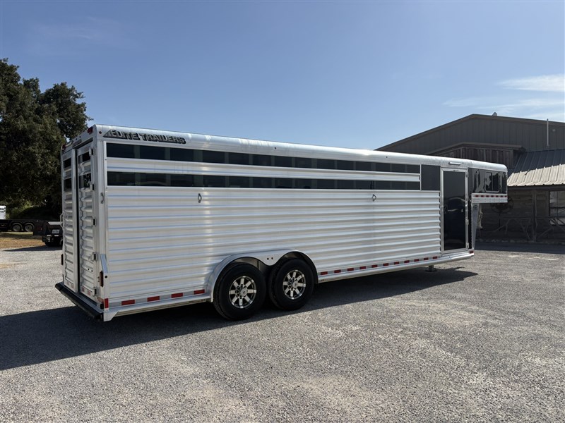 Trailer Photo 2