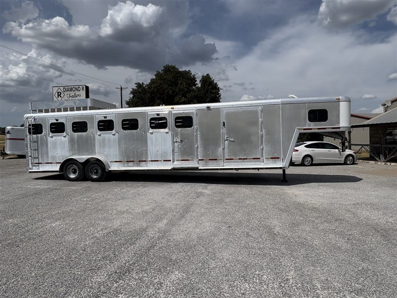 2001 Hart 7 HORSE TRAINER TRAILER