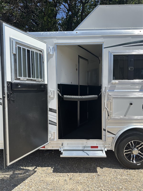Trailer Photo 15