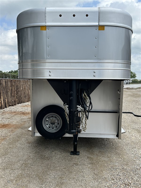 2025 Merhow 20' livestock trailer