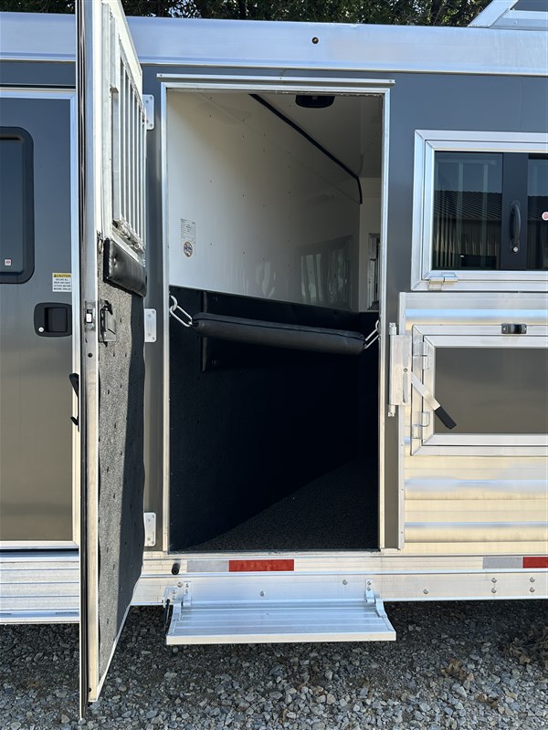 Trailer Photo 19