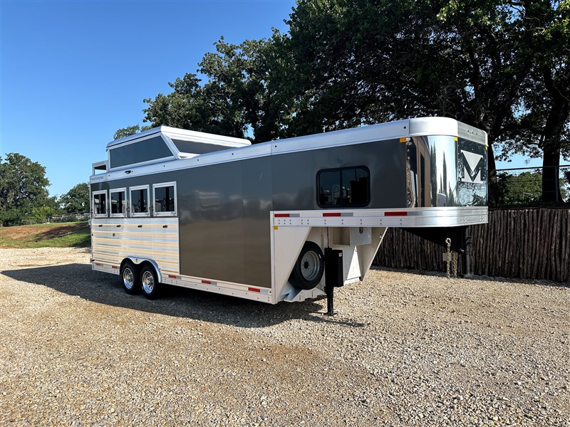2025 Merhow bronco - 4 horse