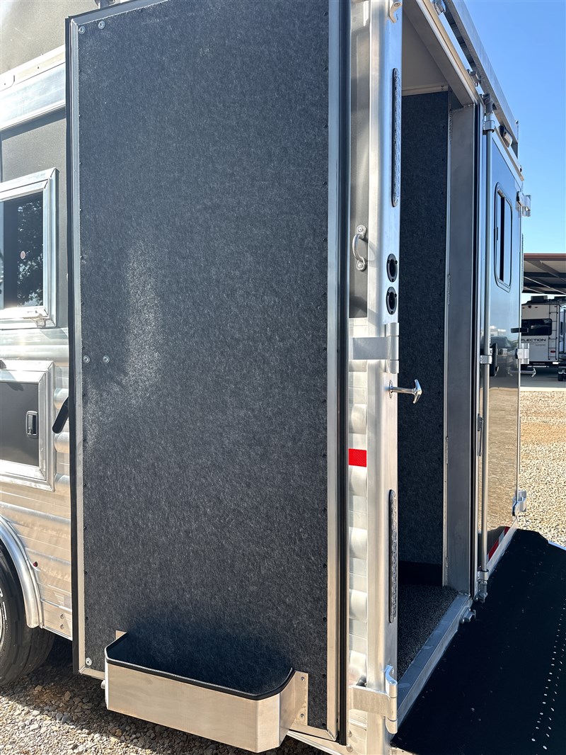 Trailer Photo 8