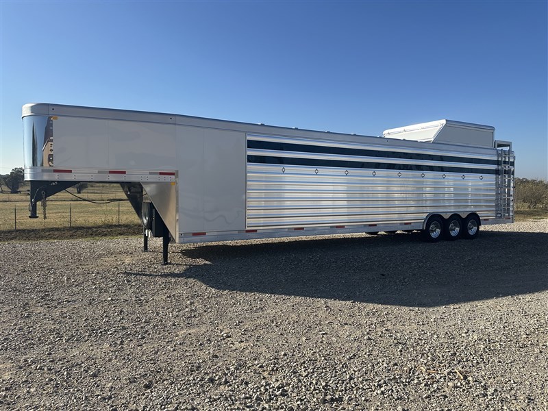 2026 Merhow 10 horse cutter trainer trailer