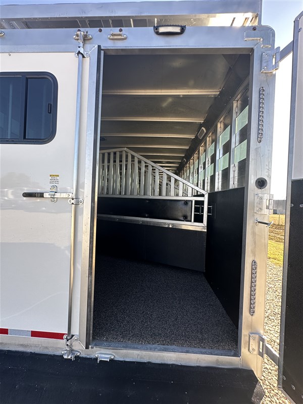 Trailer Photo 11