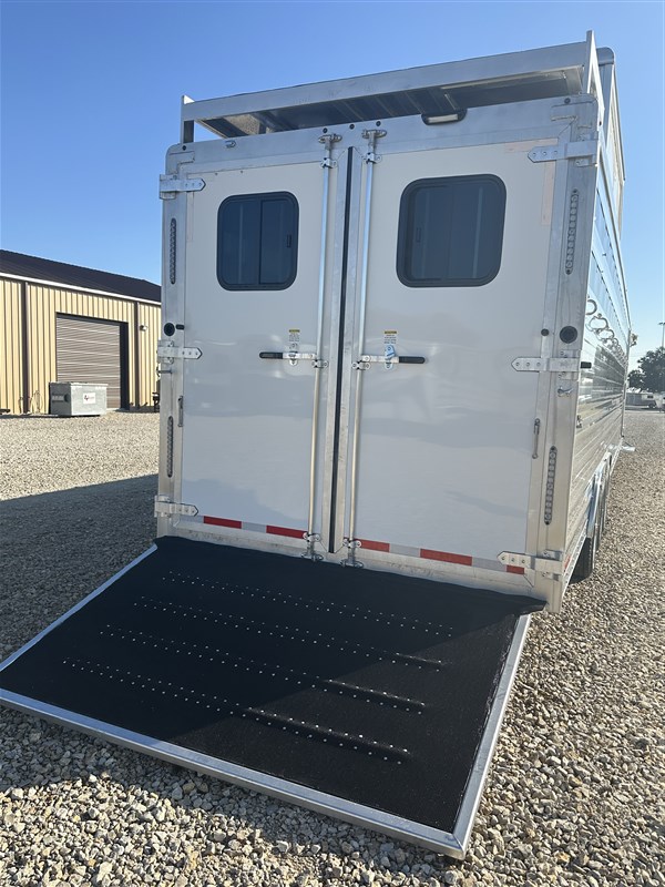 2026 Merhow 10 horse cutter trainer trailer