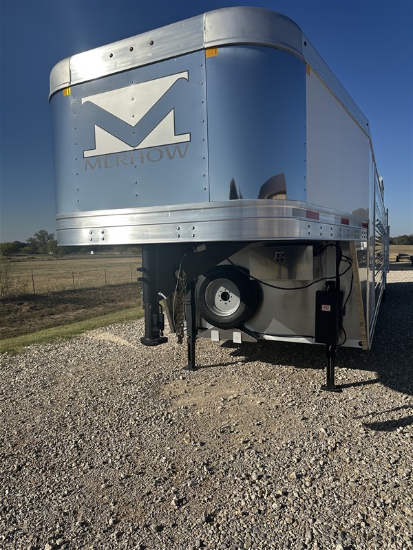 2026 Merhow 10 horse cutter trainer trailer