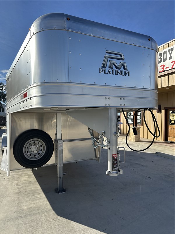 2026 Platinum Coach 20' x 7' livestock trailer