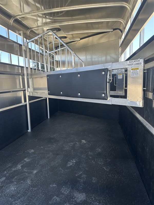 2026 Maverick lite (aluminum) 3 horse 7'6" tall