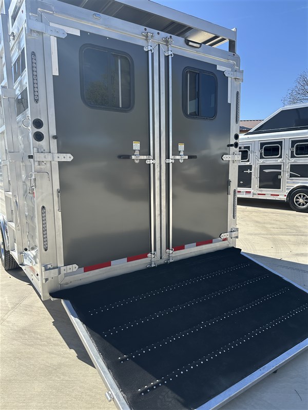 2026 Merhow 12 horse cutter series trainer trailer