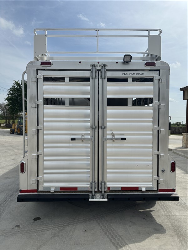 2026 Platinum Coach 3 horse stock combo