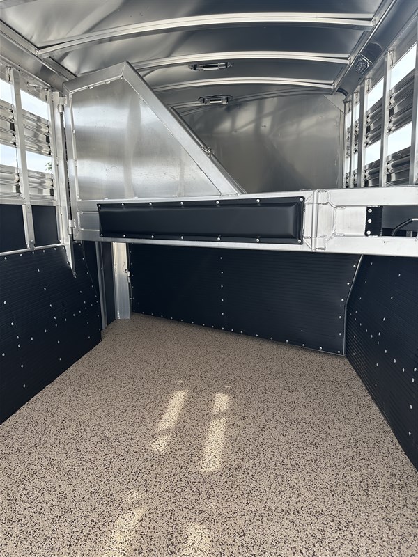2026 Platinum Coach 3 horse stock combo